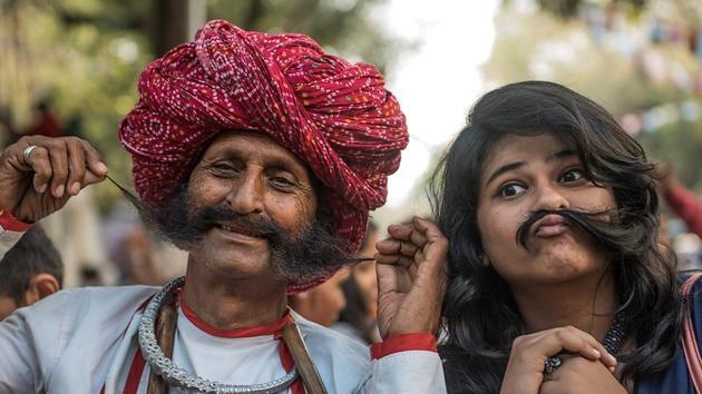 An artiste and his fan strike a pose quite out of the ordinary. (Satish Bate/HT PHOTO) 