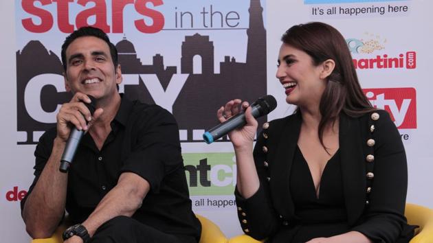 Akshay and Huma answered a volley of questions thrown at them, and also obliged fans with selfies. (SHIVAM saxena/ht photo) 