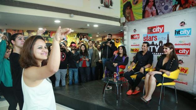 Dancers performed to a medley of their songs such as Dil Cheez Tujhe De Di, O Womaniya, and Go Pagal from Jolly LLB 2. (amal ks/ht photo) 