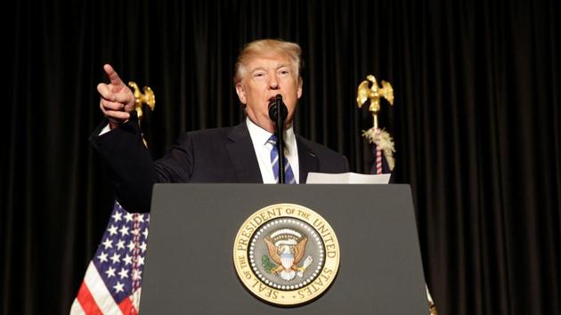 US President Donald Trump speaks to members of the law enforcement at the Major Cities Chiefs Association (MCCA) Winter Conference in Washington, U.S., February 8, 2017.(REUTERS Photo) US President Donald Trump speaks to members of the law enforcement at the Major Cities Chiefs Association (MCCA) Winter Conference in Washington, U.S., February 8, 2017.(REUTERS Photo)