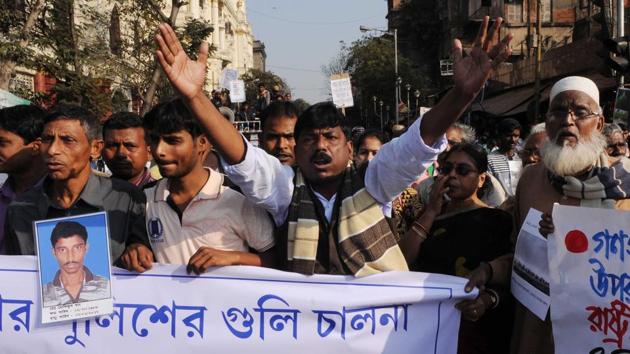 Sukur Ali Khan (extreme left), father of Mafizul Ali Khan, who was shot dead at Bhangar, walking with fellow villagers at a rally in Kolkata January 30. The UAPA has been slapped on two leaders of CPI(ML)(Red Star), an ultra Left outfit and nine villagers, including a student set to appear for higher secondary exams.(Subhankar Chakraborty/HT PHOTO) Sukur Ali Khan (extreme left), father of Mafizul Ali Khan, who was shot dead at Bhangar, walking with fellow villagers at a rally in Kolkata January 30. The UAPA has been slapped on two leaders of CPI(ML)(Red Star), an ultra Left outfit and nine villagers, including a student set to appear for higher secondary exams.(Subhankar Chakraborty/HT PHOTO)