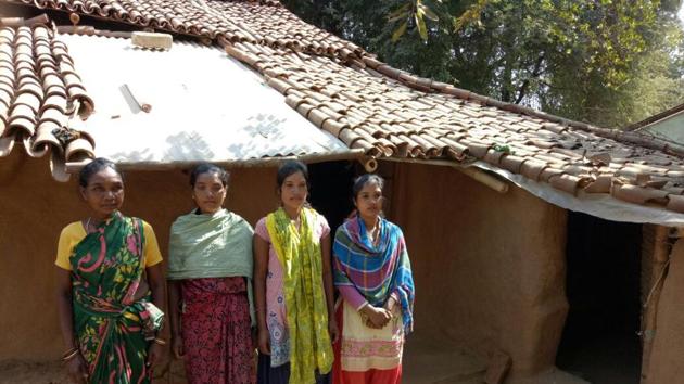 Ursula Bhengra 60 yrs (extreme left) with her daughters waiting for her husband since last 25 yrs who was in Indian army in Khunti (HT Photo) Ursula Bhengra 60 yrs (extreme left) with her daughters waiting for her husband since last 25 yrs who was in Indian army in Khunti (HT Photo)