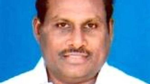 Image of SP Shamuganathan, the AIADMK legislator from Sivaikuntam near Tuticorin who switched from Sasikala camp to Pannerselvam(www.tamilnadumlas.com)