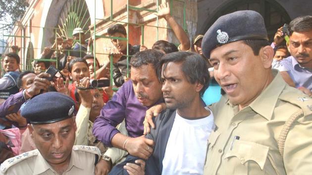 Udayan Das, accused of killing his parents and live-in partner and burying their bodies secretly, being produced in a court in Bankura in West Bengal. (HT photo) Udayan Das, accused of killing his parents and live-in partner and burying their bodies secretly, being produced in a court in Bankura in West Bengal. (HT photo)