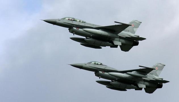 Two Polish Air Force F-16 fighter jets arrive at the Krzesiny airport in western Poland, near the city of Poznan on November 9, 2006.(REUTERS)