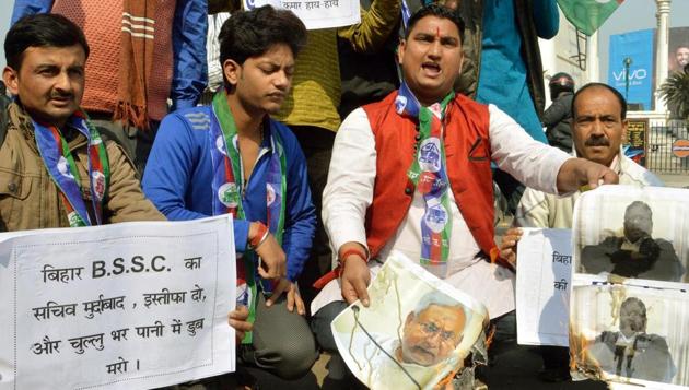 Lok Janshakti Party workers protesting against the leak of BSSC examination question papers, in Patna. (HT Photo) Lok Janshakti Party workers protesting against the leak of BSSC examination question papers, in Patna. (HT Photo)