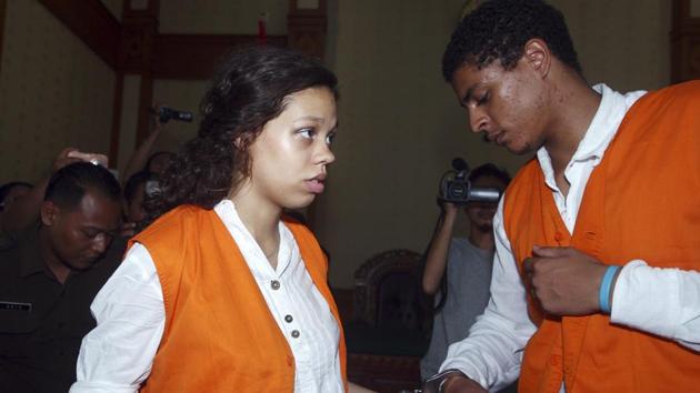 Heather Mack (L) with her boyfriend Tommy Schaefer handcuffed as they arrive in a courtroom during their trial in Bali, Indonesia. (AP file photo) Heather Mack (L) with her boyfriend Tommy Schaefer handcuffed as they arrive in a courtroom during their trial in Bali, Indonesia. (AP file photo)