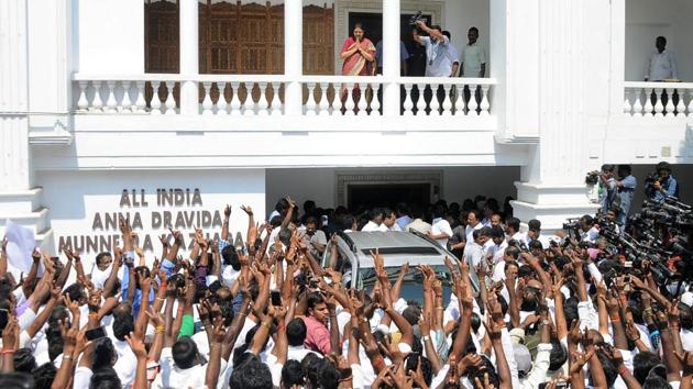 AIADMK leader V K Sasikala gestures to her supporters in Chennai on February 8, 2017.(AFP)