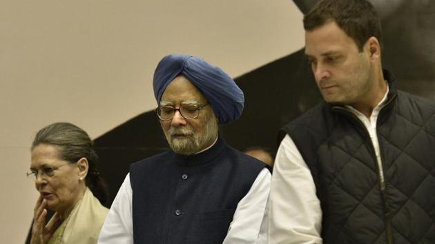 Former prime minister Manmohan Singh with Congress president Sonia Gandhi and vice-president Rahul Gandhi in New Delhi. (Arun Sharma/HT Photo) Former prime minister Manmohan Singh with Congress president Sonia Gandhi and vice-president Rahul Gandhi in New Delhi. (Arun Sharma/HT Photo)