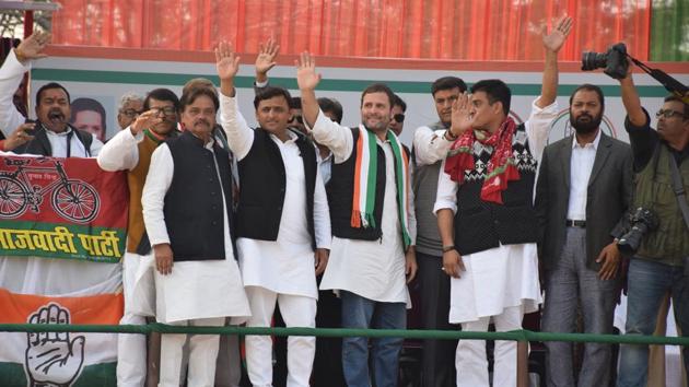 The candidates of two partners are face to face on Unchahar and Sareni seats in Rae Bareli and Gauriganj assembly seat of Amethi.(HT File Photo)