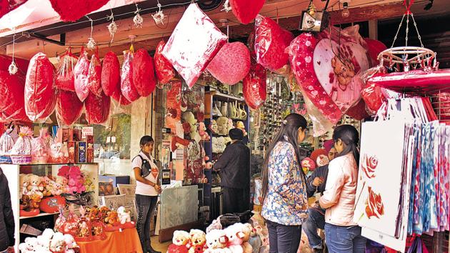 Customers looking for a Valentine gift at a shop in Mohali. (Sushil Prajapati/HT Photo)