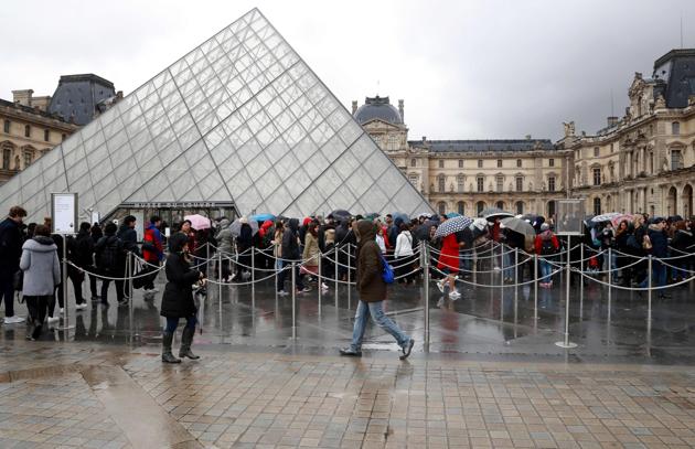 France remains on high alert after a wave of attacks which began two years ago that has claimed more than 200 lives. Recently, a machete-wielding attacker lunged at four soldiers near one of the Louvre Museum's entrances.(AFP File)