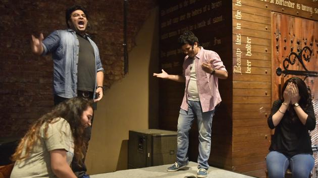 Comedians performs at the Hindustan Times Kala Ghoda Art Festival at the Irish House in Mumbai on Thursday.(Arijit Sen/HT)