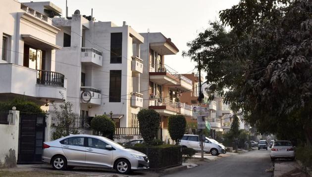 Gurgaon residents applaud the new policy, but architects say provision can lead to problems in case of an earthquake. (Sanjeev Verma/HT Photo) Gurgaon residents applaud the new policy, but architects say provision can lead to problems in case of an earthquake. (Sanjeev Verma/HT Photo)