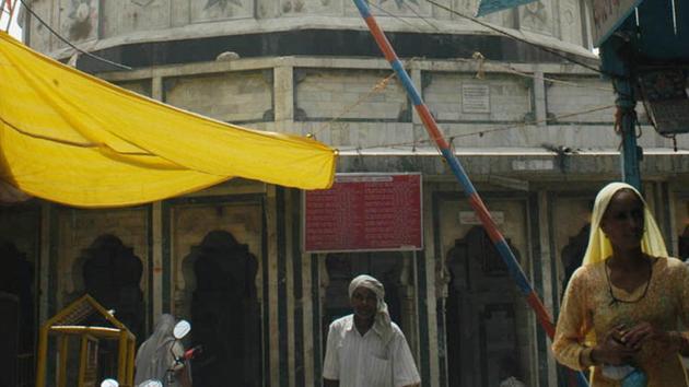 The High Court expressed displeasure at the way the rush of devotees was being mismanaged at Kalkaji temple. (HT File Photo) The High Court expressed displeasure at the way the rush of devotees was being mismanaged at Kalkaji temple. (HT File Photo)