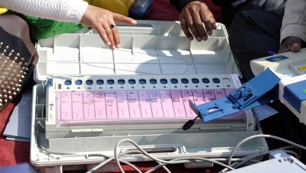 NA day ahead of elections, Block Level Officers inspect voting machines on Friday. (Sunil Ghosh/HT Photo) NA day ahead of elections, Block Level Officers inspect voting machines on Friday. (Sunil Ghosh/HT Photo)
