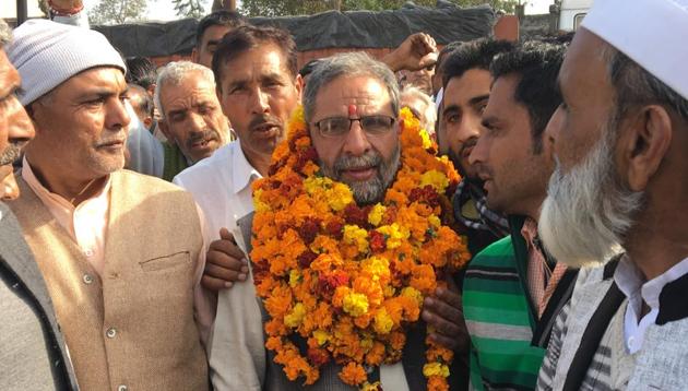 Sudhir Panwar, a Lucknow University zoology professor and UP Planning Commission member, is the SP candidate from Thanabhawan, a constituency in Shamli that goes to polls on Saturday.(HT Photo)