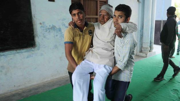An elderly man being carried to the polling booth to cast his vote in Bisada of Dadri in Greater Noida on Saturday. The assembly polls in Uttar Pradesh, along with four other states, are seen as a key mid-term test for Prime Minister Narendra Modi whose government came to power at the Centre in 2014. (Burhaan Kinu / HT photo)