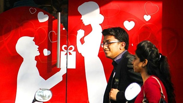 The paradigms of love change as we mature. It almost always begins as heady, passionate urges of spontaneity, and gradually evolves to a steady, comforting companionship.(HT File Photo) The paradigms of love change as we mature. It almost always begins as heady, passionate urges of spontaneity, and gradually evolves to a steady, comforting companionship.(HT File Photo)