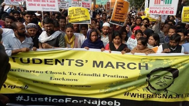 The march, led by JNU student Najeeb Ahmed’s mother, started from Parivartan Chowk and concluded at the Gandhi Pratima in Lucknow.(HT Photo)