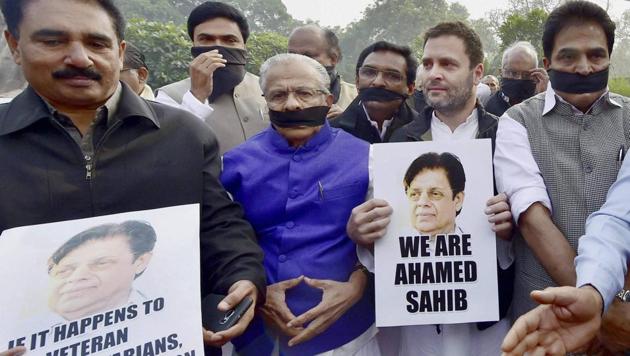 Congress vice president Rahul Gandhi joins a protest by the Kerala MPs over the controversy surrounding the IUML MP E Ahamed's death, at Parliament in New Delhi on February 6.(PTI)
