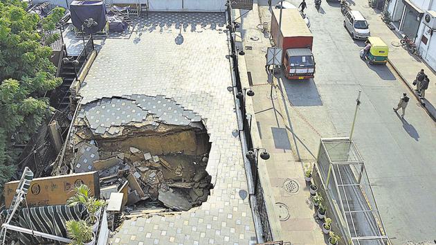 A portion of the roof of Cafe Unplugged Connaught Place, L-block collapsed on Sunday (Ravi Choudhary/HT Photo) A portion of the roof of Cafe Unplugged Connaught Place, L-block collapsed on Sunday (Ravi Choudhary/HT Photo)