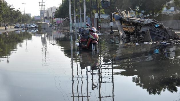 Officials of the Ghaziabad development authority (GDA) said that the issue is due to the short width of the STP outlet, which drains treated discharge from three STPs on the premises. (Sakib Ali/HT Photo) Officials of the Ghaziabad development authority (GDA) said that the issue is due to the short width of the STP outlet, which drains treated discharge from three STPs on the premises. (Sakib Ali/HT Photo)