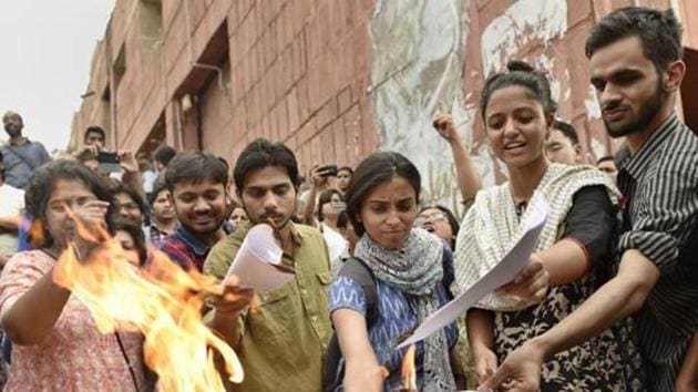 JNU students have occupied the administrative building since Thursday protesting against the University Grants Commission notification that will alter the university’s admission policy. (Vipin Kumar/ HT File Photo) JNU students have occupied the administrative building since Thursday protesting against the University Grants Commission notification that will alter the university’s admission policy. (Vipin Kumar/ HT File Photo)