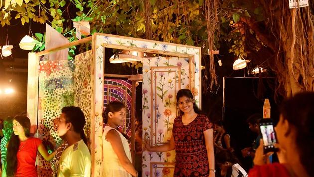 If it’s art, you better pose. (Anshuman Poyrekar/HT PHOTO) 