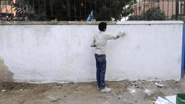 The Wall of Kindness or ‘Neki ki Deewar’ is a concept in which hooks or hangers are put up on a wall designated for the purpose and people leave clothes for the needy.(Sunil Ghosh/ HT Photo) The Wall of Kindness or ‘Neki ki Deewar’ is a concept in which hooks or hangers are put up on a wall designated for the purpose and people leave clothes for the needy.(Sunil Ghosh/ HT Photo)