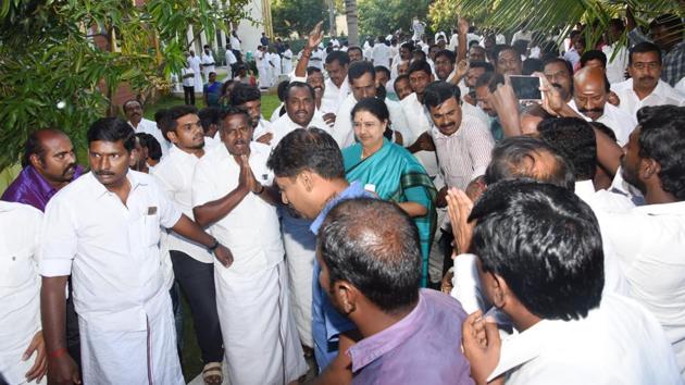 VK Sasikala is locked in an intense struggle for power over the ruling AIADMK party in Tamil Nadu with acting chief minister O Panneerselvam. (HT Photo) VK Sasikala is locked in an intense struggle for power over the ruling AIADMK party in Tamil Nadu with acting chief minister O Panneerselvam. (HT Photo)