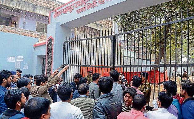 Students creating ruckus outside the BPSC examination centre in Patna on Sunday.(Santosh Kumar/HT Photo)