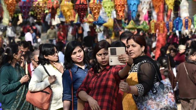 Visitors click selfies at the 31th International Surajkund Art and Crafts Mela in Gurgaon on Thursday. The mela organisers have earmarked more than ten spots for clicking selfies.(Sanjeev Verma/HT PHOTO) Visitors click selfies at the 31th International Surajkund Art and Crafts Mela in Gurgaon on Thursday. The mela organisers have earmarked more than ten spots for clicking selfies.(Sanjeev Verma/HT PHOTO)