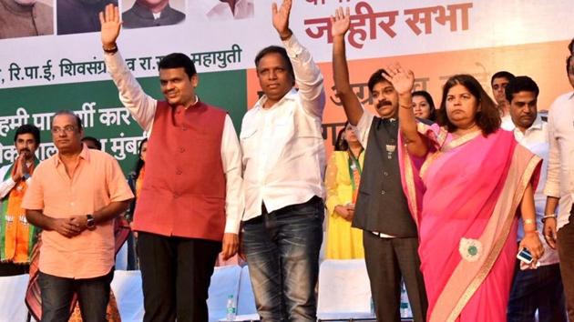 Chief minister Devendra Fadnavis (second from left), BJP’s Mumbai chief Ashish Shelar (third from left) and other party leaders during a rally in Juhu on Sunday.(Twitter)