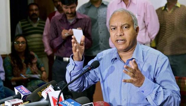 Madhya Pradesh ATS chief Sanjeev Shami addresses a press conference in Bhopal on Thursday in connection with the arrest of 11 suspects on charges of spying for Pakistan.(PTI Photo) Madhya Pradesh ATS chief Sanjeev Shami addresses a press conference in Bhopal on Thursday in connection with the arrest of 11 suspects on charges of spying for Pakistan.(PTI Photo)