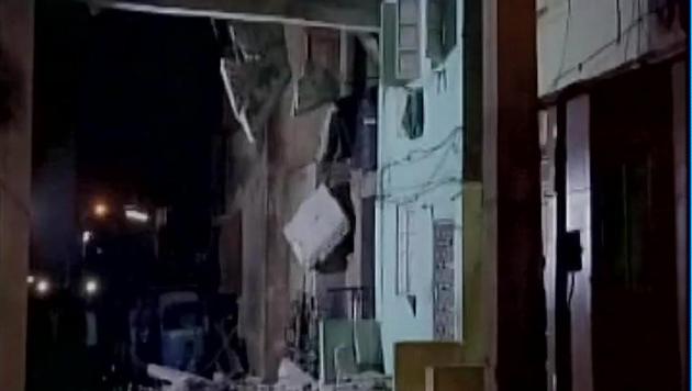 Around 30 people had gathered under a slab connecting two tenements in Surat’s Umarwada Colony when it came crashing down.(ANI) Around 30 people had gathered under a slab connecting two tenements in Surat’s Umarwada Colony when it came crashing down.(ANI)