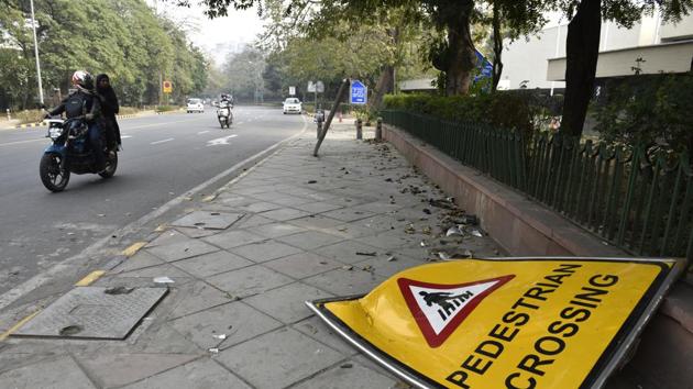 The 1,548 fatal accidents led to 1,591 deaths, a decrease of 2% as compared to 1,622 deaths in 2015. (Sushil Kumar/HT File Photo) The 1,548 fatal accidents led to 1,591 deaths, a decrease of 2% as compared to 1,622 deaths in 2015. (Sushil Kumar/HT File Photo)