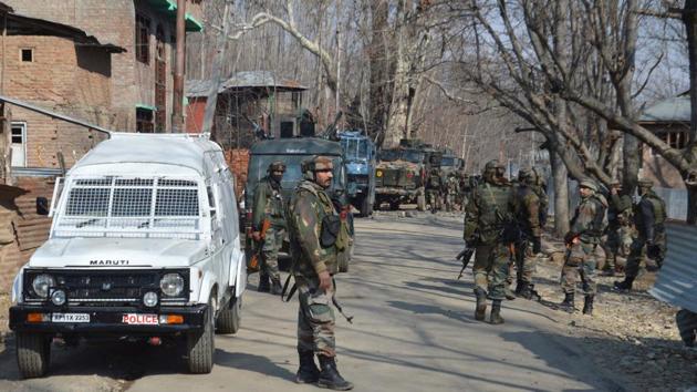 Army soldiers near the site of gunfight at village Frisal in Kulgam some 70 km south of Srinagar on Sunday.(HT Photo)