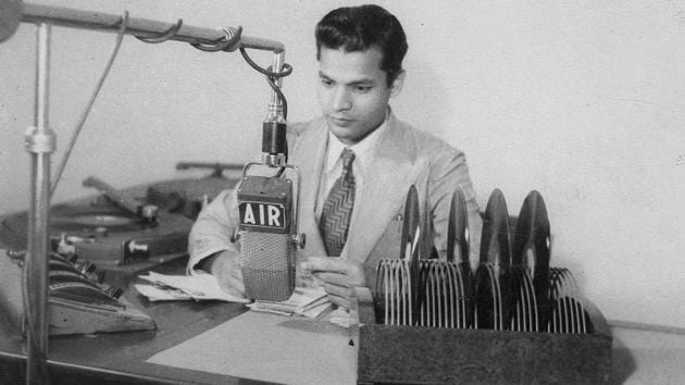 Ashok Vajpayee, a radio announcer at All India Radio. After independence, AIR also played a vital role in bringing music, which used to be patronised by princes, to ordinary homes. (HT Photo)