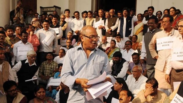 Congress and CPI(M) MLAs protest on Bengal assembly premises.(Subhankar Chakraborty/HT PHOTO) Congress and CPI(M) MLAs protest on Bengal assembly premises.(Subhankar Chakraborty/HT PHOTO)
