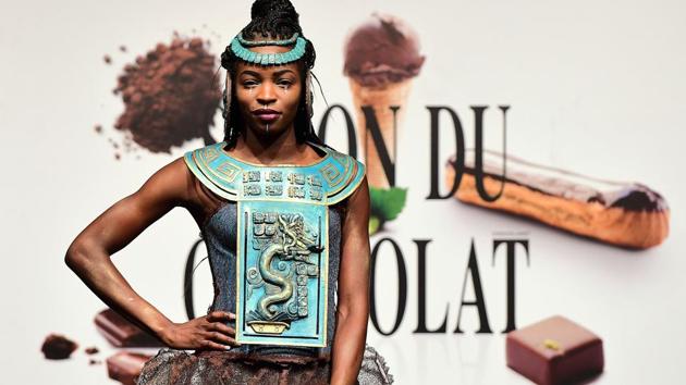A woman dressed with a chocolate dress takes part in a show during the fourth edition of the Belgian Chocolate Fair (Salon du Chocolat) in Brussels on February 9, 2017. (EMMANUEL DUNAND / AFP)