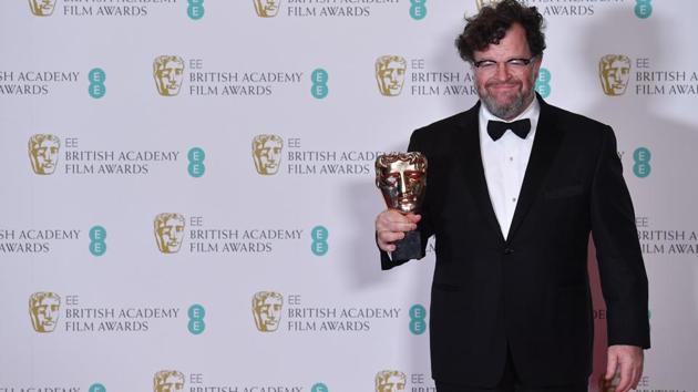 US director Kenneth Lonergan poses with the award for an Original Screenplay for the film Manchester By The Sea. (AFP)