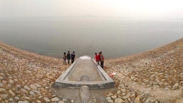 The tubewell water being released into Sukhna Lake. (Anil Dayal/HT Photo) The tubewell water being released into Sukhna Lake. (Anil Dayal/HT Photo)