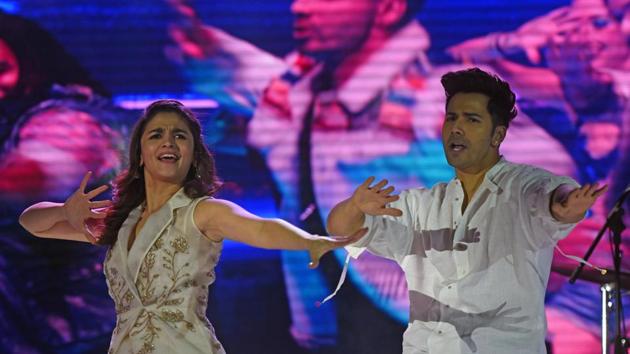 Actors Alia Bhatt and Varun Dhawan dance to songs from their upcoming movie as part of the HT Kala Ghoda Arts Festival closing ceremony on Sunday.(Pratik Chorge/HT)