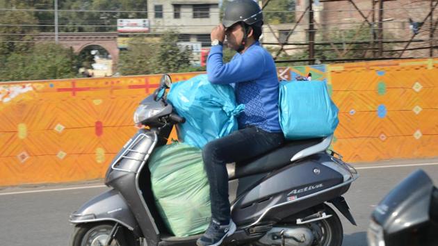 Residents openly using polythene bags in Amritsar on Saturday.(Sameer Sehgal/ HT Photo)