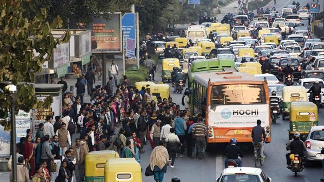 A total of 9,571 cases of snatching were reported in 2016.(Sonu Mehta/HT Photo) A total of 9,571 cases of snatching were reported in 2016.(Sonu Mehta/HT Photo)