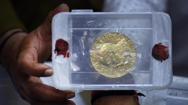 A cop showing a replica of Kailash Satyarthi's Nobel prize medal recovered from the burglars in New Delhi on Sunday. (Ravi Choudhary/HT Photo) A cop showing a replica of Kailash Satyarthi's Nobel prize medal recovered from the burglars in New Delhi on Sunday. (Ravi Choudhary/HT Photo)