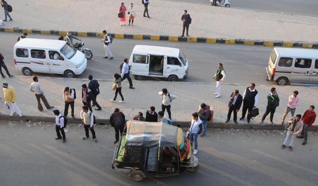 For the last four days roads have been relatively less congested as almost 85-90% of the 1.5 lakh cabs, under Ola and Uber, are not plying in Delhi-NCR.(Parveen Kumar/HT Photo) For the last four days roads have been relatively less congested as almost 85-90% of the 1.5 lakh cabs, under Ola and Uber, are not plying in Delhi-NCR.(Parveen Kumar/HT Photo)