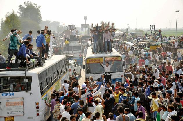 Jat protesters demanding reservation block traffic at Jassia village, Rohtak, on the Panipat- Rohtak national highway on Sunday. (PTI) Jat protesters demanding reservation block traffic at Jassia village, Rohtak, on the Panipat- Rohtak national highway on Sunday. (PTI)