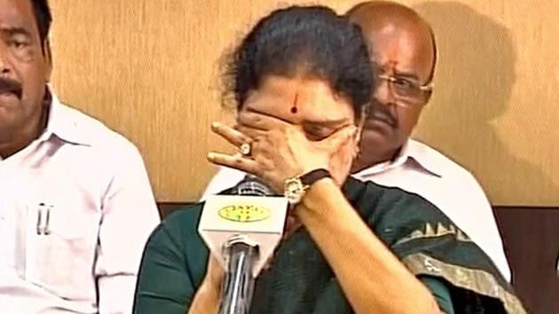 Sasikala breaks down while speaking to mediapersons in Chennai.(ANI Photo)